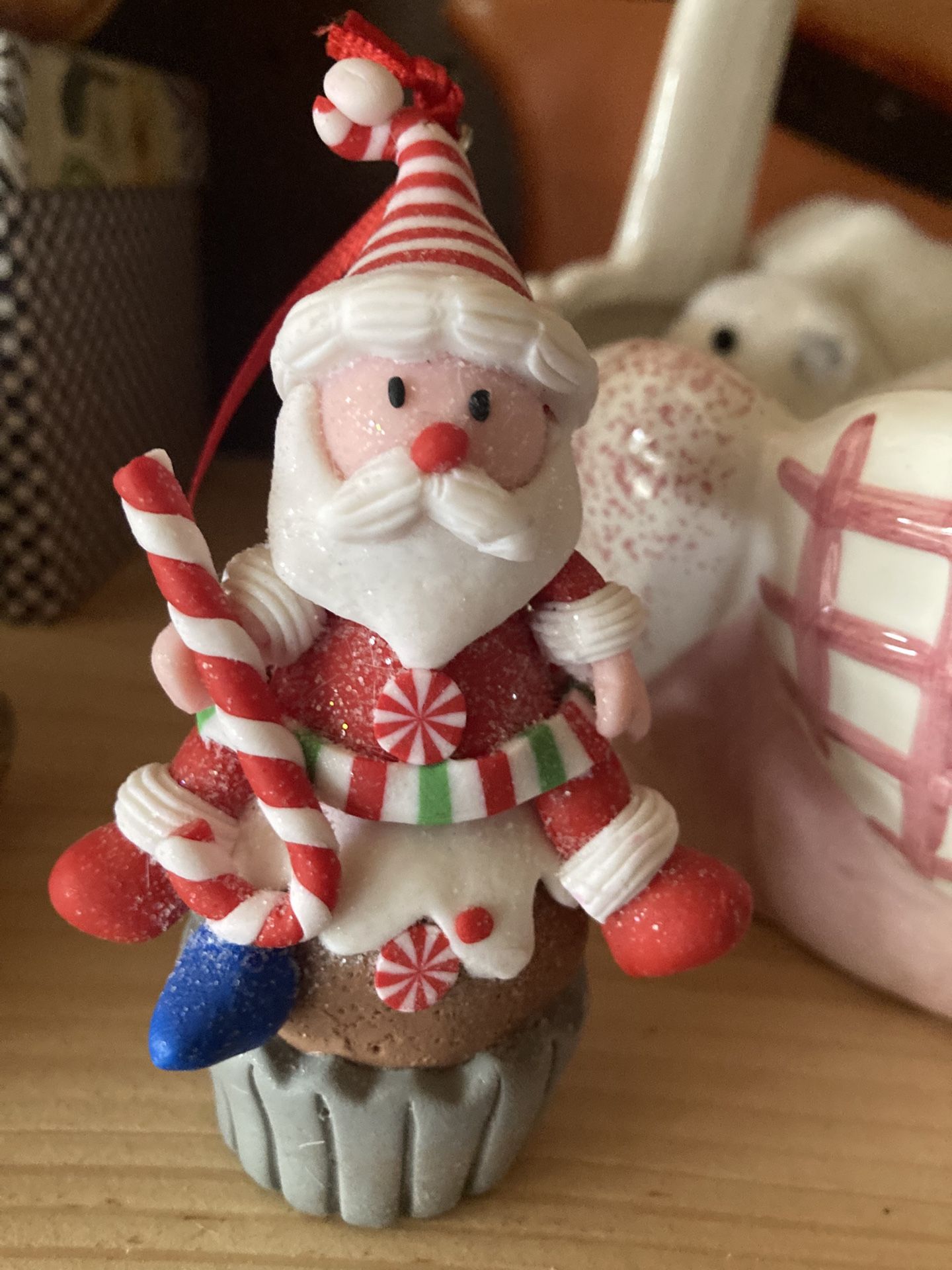 NEW - Old Stock, Bath & Body Works Santa on Cupcake Magnet Candle Topper New (BB/8460)
