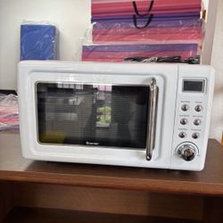 New Costway 700w 0.7 Cu.ft Retro Microwave Oven LED Display Glass