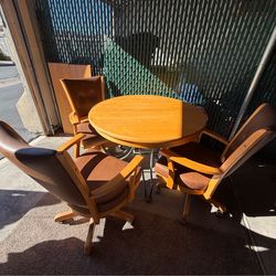 Dining table/4 chairs