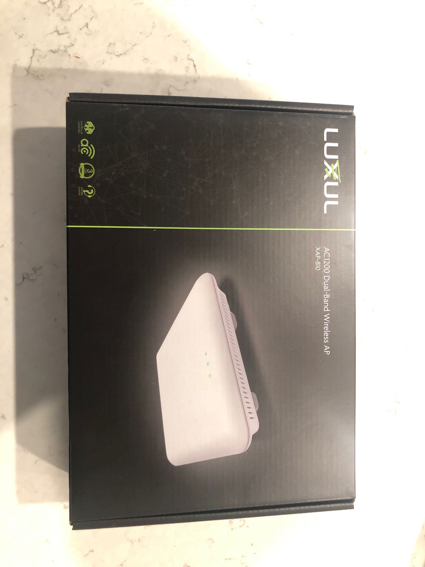 LUXUL Dual-Band Wireless Access Point XAP-810