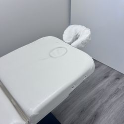 SKINACT Milo 3.0 Motor Electric Massage & Facial Bed/Table Cream top and Black Base