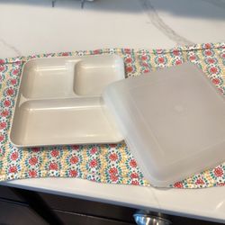 TUPPERWARE  Ultra 21 Divided microwavable plate with 3 compartments and lid 9” - perfect condition!!