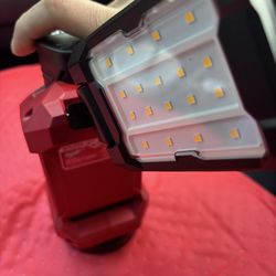 Milwaukee rover flood light with 2 batterys