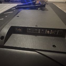 40” Roku TV With Wall Mount 