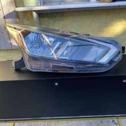 Headlight Nissan Versa 2020