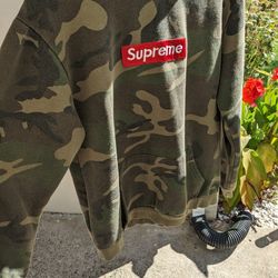 Supreme Sweater Size L