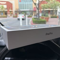 iPad Pro 13-inch With M5 CHIP  512 GB , WiFi +5G