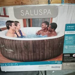 Saluspa Inflatable Hot Tub