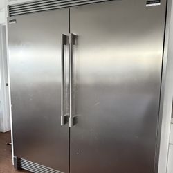 Frigidaire Side By Side Freezer And Refrigerator 