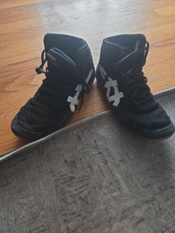 Boys Wrestling Shoes - size 5