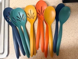 10" plastic serving spoons
