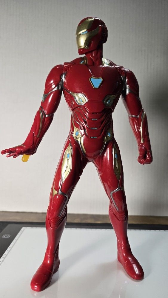 Marvel Avengers Endgame Repulsor Blast Iron Man by Hasbro - With Missle Toy Figure Comics Movies Fig