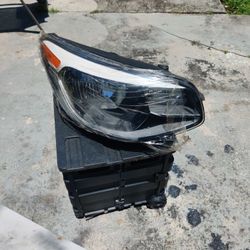 New Second Gen KIA Soul Passenger Side Headlight Assembly With Bulbs 