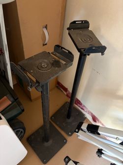 Studio monitor / speaker stands