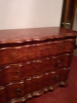 Chest of drawers