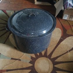 Pot Ten Inches Height 5 Gallon Good For Cooking Crabs 