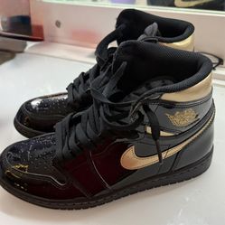 Nike Air Jordan 1 Retro High Black Metallic Gold