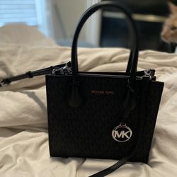 Black Mini Michael Kors Purse 👜 