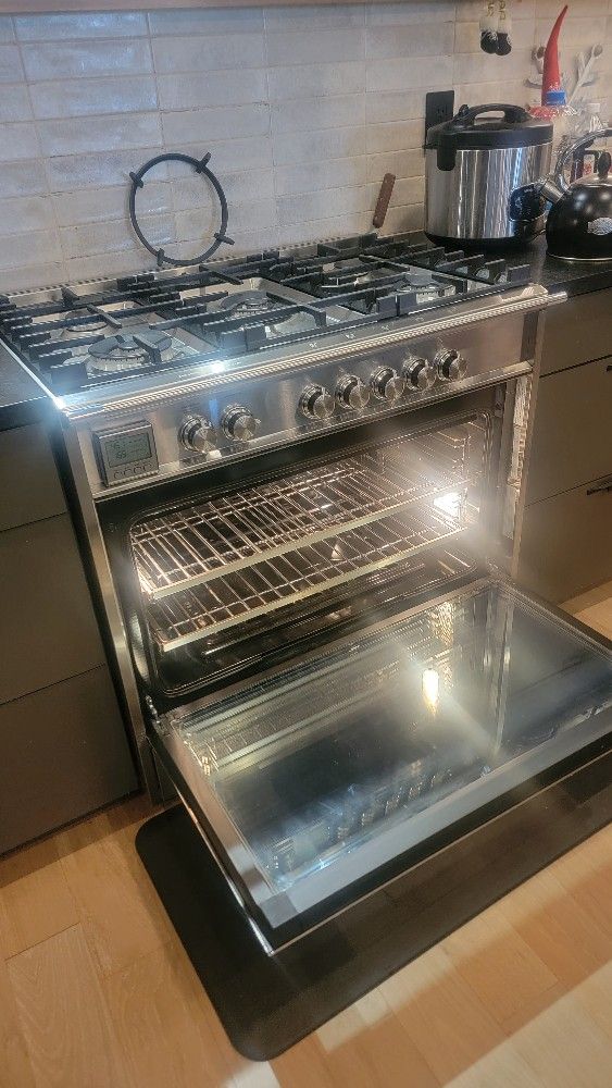 Fisher & Paykel 36" Full Gas Freestanding Range