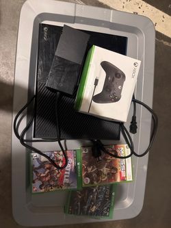 Xbox One Console Bundle with Games and Controller