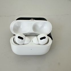 Apple AirPods Pro Charging Case