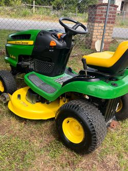 42” John Deere Riding Mower/112 hours