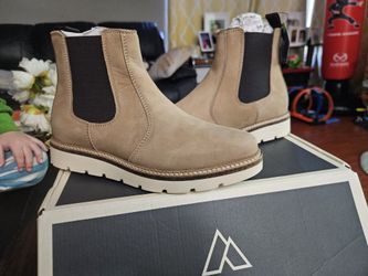 Alpine Blaze Chelsea Boots 👢