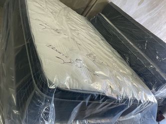 Brand new pillow top king size mattress