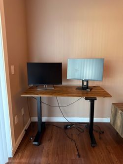 Desk on Hydraulics. Like new