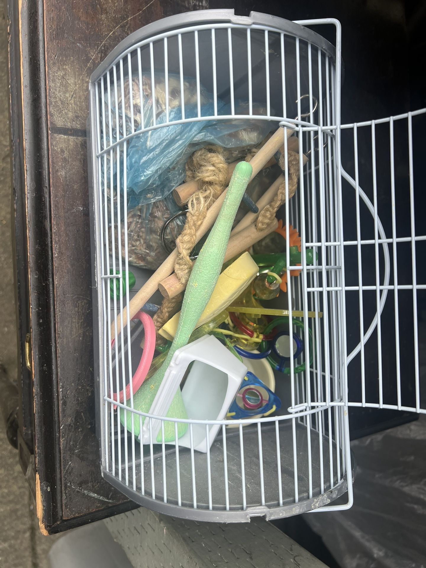 Animal Carrier W/bird Toys