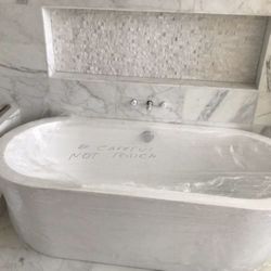 Free Stand bathtub 🛀 ( 5 Ft ) $1200