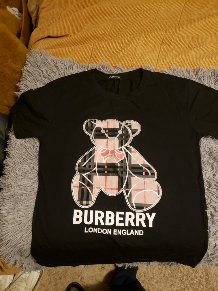 SIZE MED...BRAND NEW BURBERRY T-SHIRT