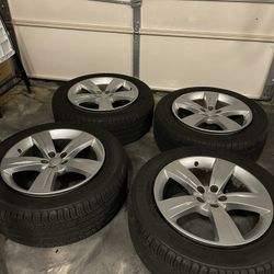 Silver Range Rover rims 
