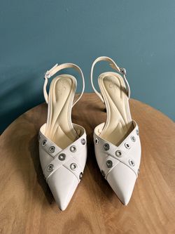 Jessica Simpson Ivory & grommet Heels 9.5
