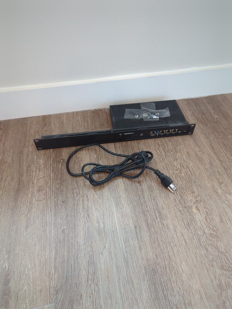 Ubiquiti Edgerouter 4 w/ Rack Mount Adapter