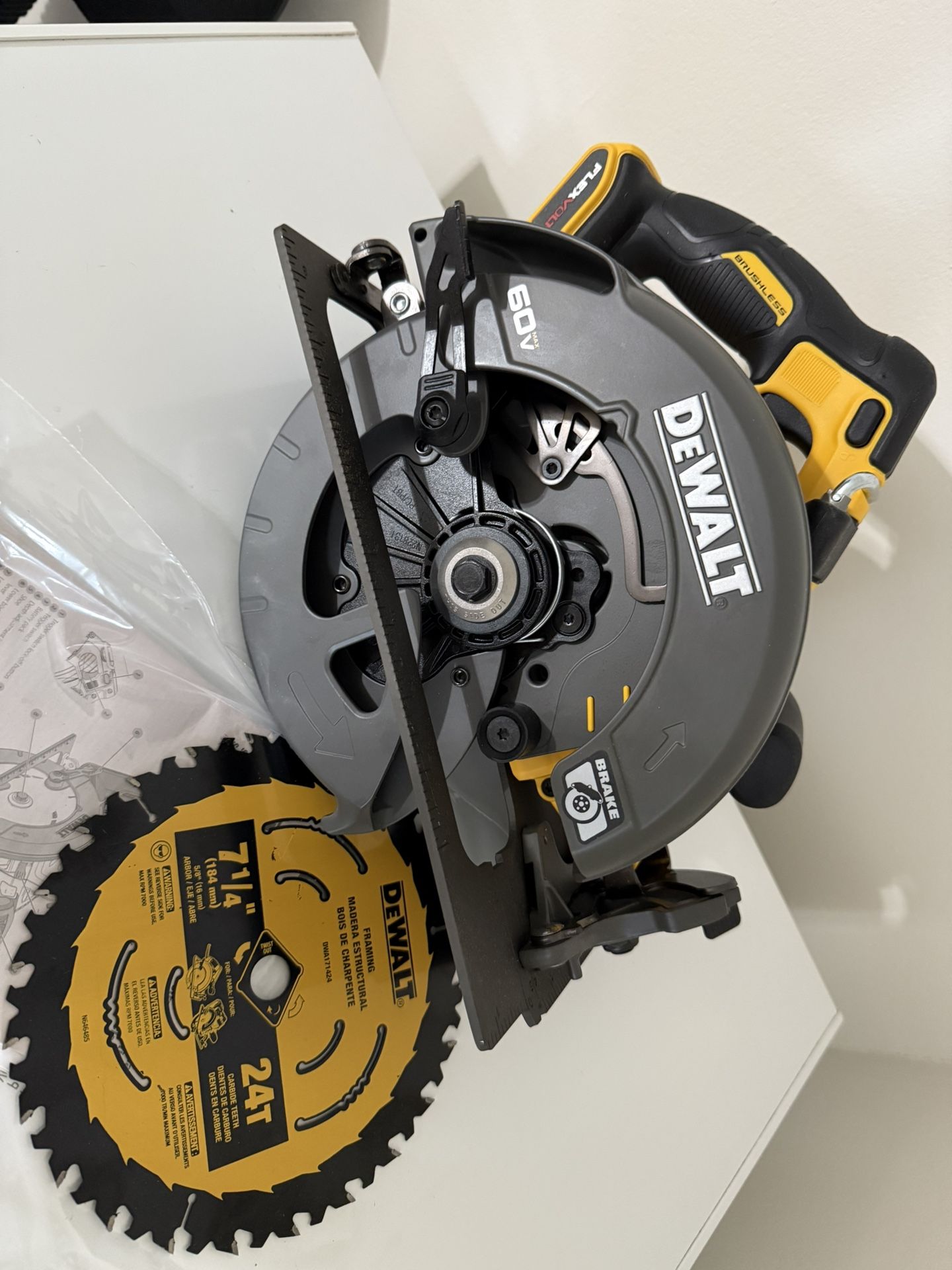 Flexvolt Saw