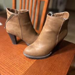White Mountain Brown Ankle Boots