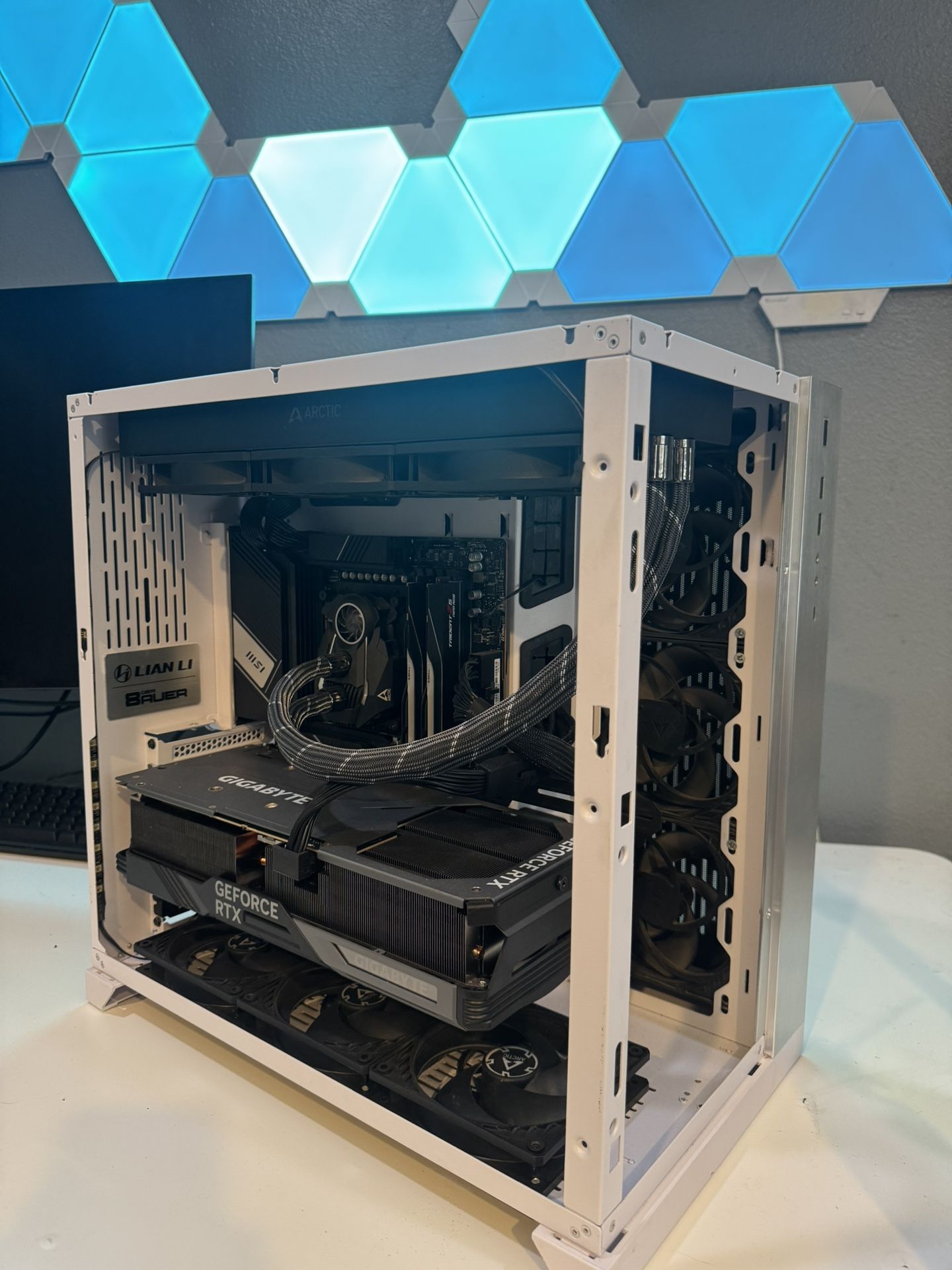 High-End Custom Gaming PC – RTX 4090, Ryzen 9 7900X3D, 32GB RAM, Liquid Cooled