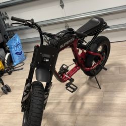 Super 73 R, Red Edition