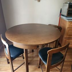 Round Table With 4 Chairs 