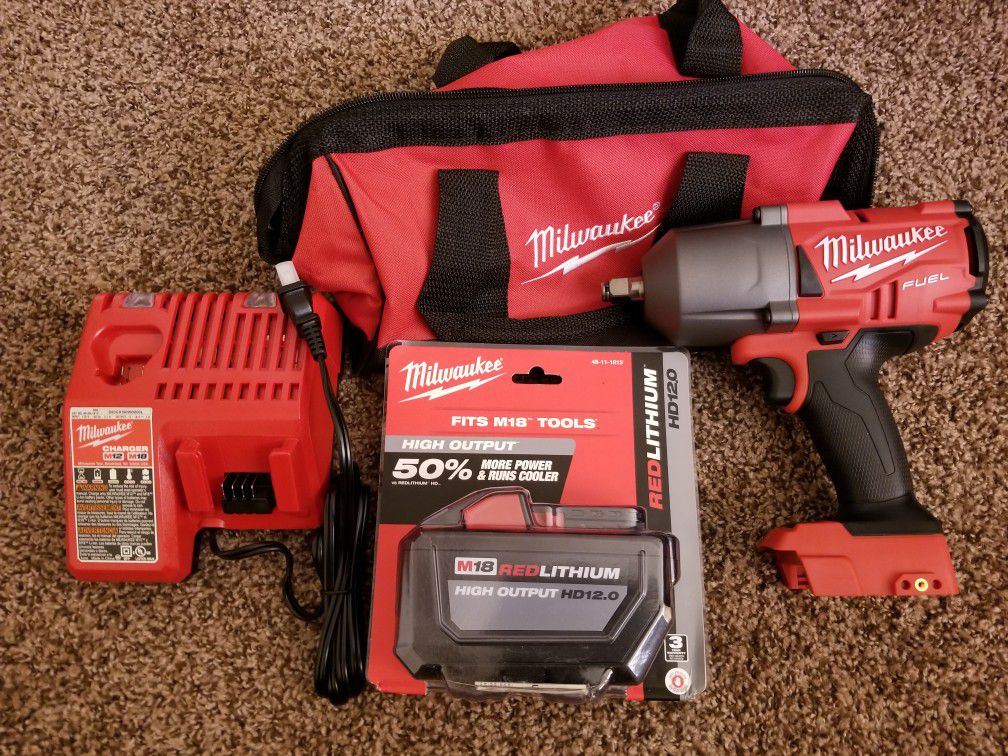 Milwaukee M18 FUEL 18-Volt Lithium-Ion Brushless Cordless 1/2 in. Impact Wrench with Friction Ring Starter Kit