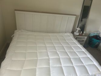 King Size Bedframe w King Mattress