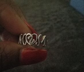 Mom ring with diamond size 7