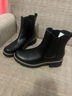 Brand New Size 8 woman's Boots
