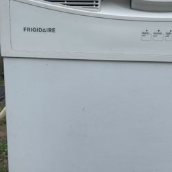 FRIGIDAIRE Dishwasher 