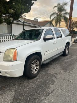 GMC Yukon XL Full-Size SUV White