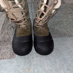 Boys Magellan snow boots Size 6D