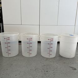 (4) 22 Quart/ 5.5 Gallon Round Clear Cambro Bucket with Lids