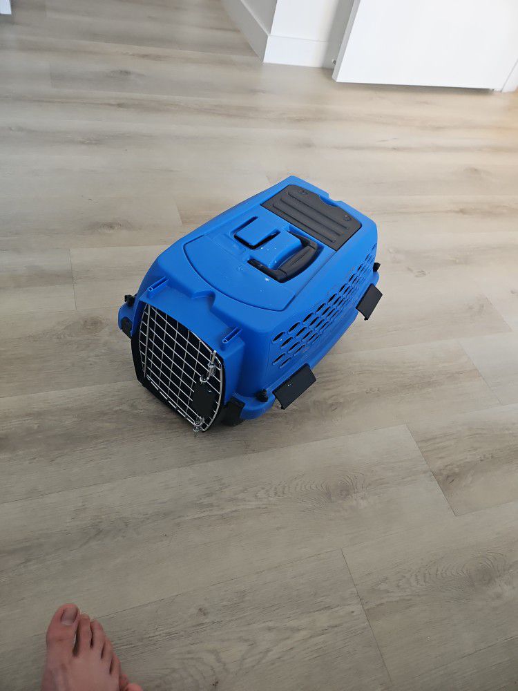 Dog / Cat  Travel Cage In Great Condition 