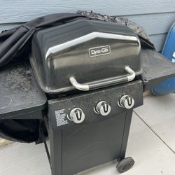 BBQ-Dyna Glo 3burner